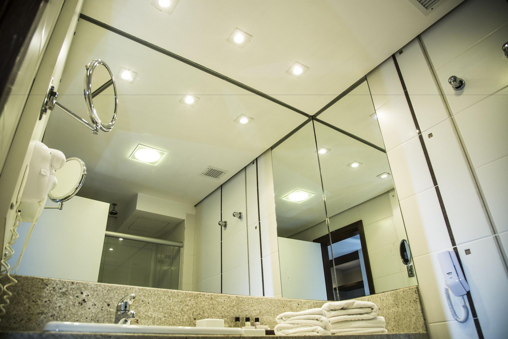 Parque Balneario Hotel Santos By Castelo Itaipava Exterior photo Bathroom mirrors