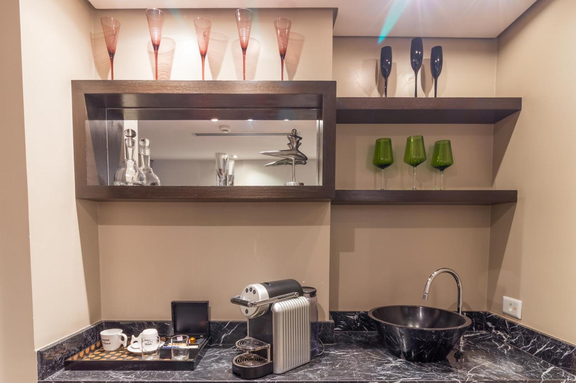 Parque Balneario Hotel Santos By Castelo Itaipava Room photo A Nespresso machine in a hotel