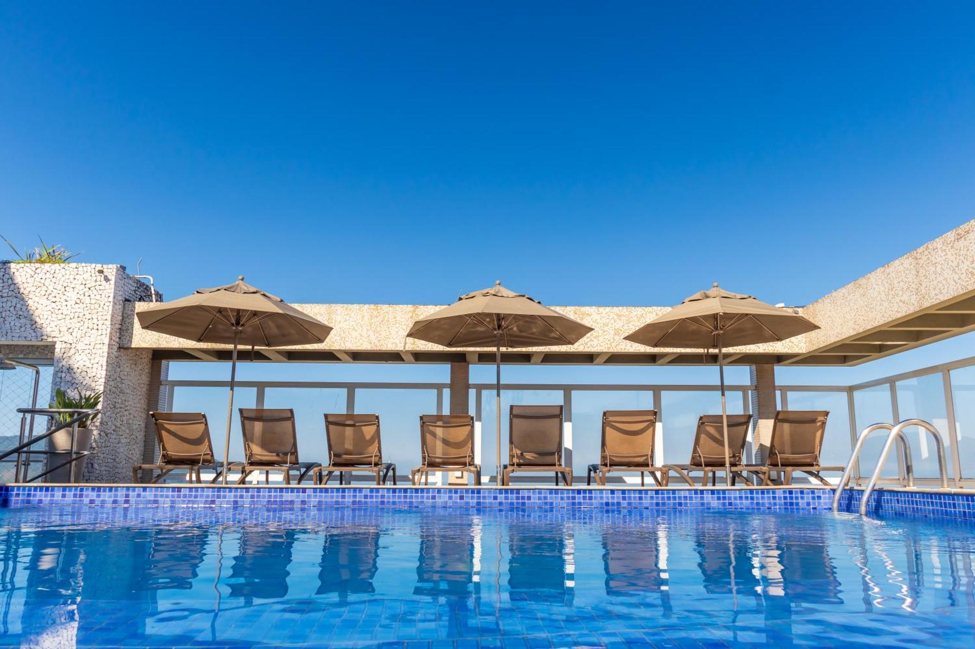 Parque Balneario Hotel Santos By Castelo Itaipava Exterior photo Rooftop pool at the hotel